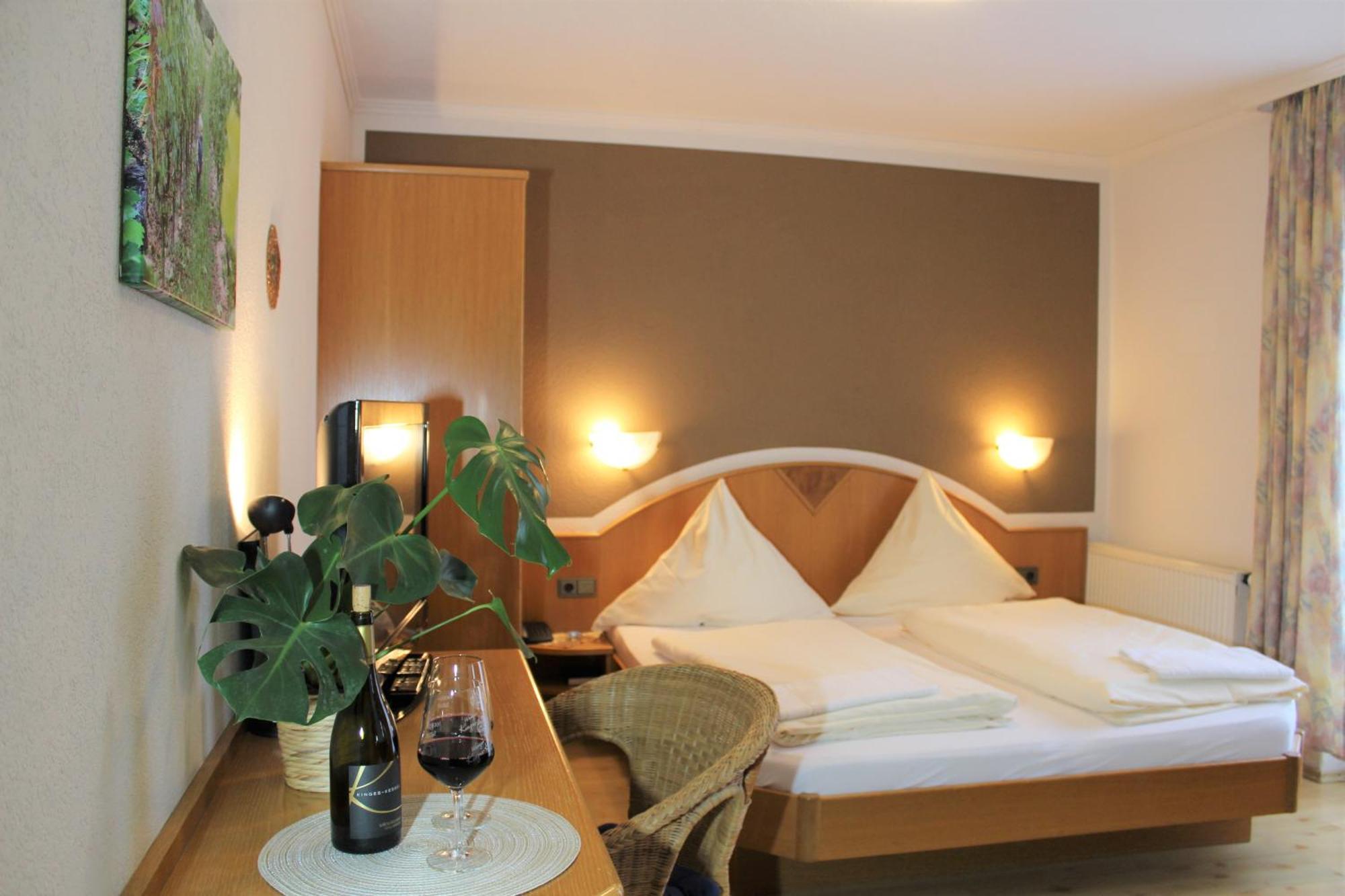 Winzerhotel Kinges-Kessel Morstadt Εξωτερικό φωτογραφία